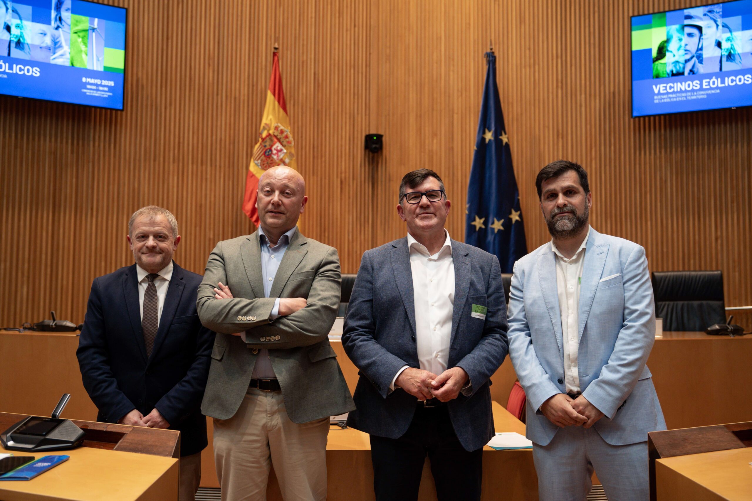 Representantes municipales de Borja, Paredes de Nava, Puebla de Guzmán y Mañón, durante el foro Vecinos Eólicos.